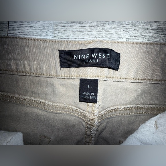 Nine West Khaki Bermuda Shorts women’s size 8 - Picture 2 of 6